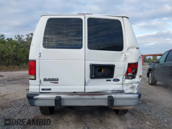 2013 Ford Econoline Cargo Commercial z VIN 1FTNE2EW5DDA45871, wystawiony jako IAAI lot #41422563 z przebiegiem 179 911 mil mil oraz . Historia ofert i sprzedaży dostępna na DreamBid. Obrazek 16.