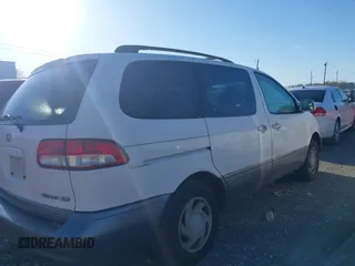 2001 Toyota Sienna LE with VIN 4T3ZF13C21U369974, listed as a IAAI auction lot 41821093 with 208,354 mi miles. Bid and sale history available at carsss.com. Image 4.