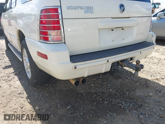 2003 Mercury Mountaineer Convenience with VIN 4M2DU86W93ZJ18901, listed as a IAAI auction lot 42655835 with Not provided miles and . Bid and sale history available at DreamBid. Image 13.