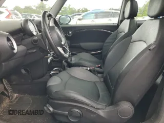 2007 MINI Hardtop S z VIN WMWMF73557TL90986, wystawiony jako Copart lot #57850585 z przebiegiem 185 423 mil mil oraz Szkoda całkowita • Salvage title. Historia ofert i sprzedaży dostępna na DreamBid. Obrazek 7.