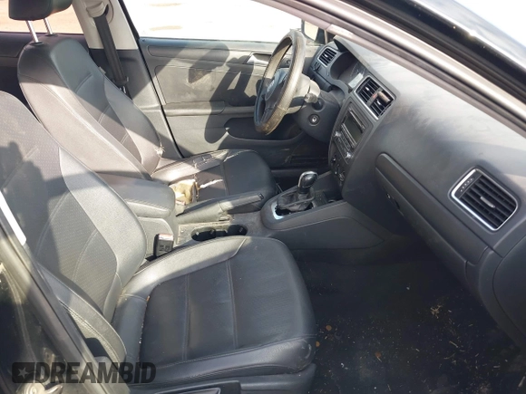 2014 Volkswagen Jetta SE with VIN 3VWD17AJ0EM381770, listed as a IAAI auction lot 42487960 with 135,747 mi miles and . Bid and sale history available at DreamBid. Image 5.
