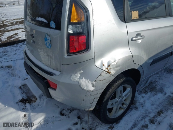 2011 Kia Soul ! with VIN KNDJT2A25B7288261, listed as a IAAI auction lot 41595542 with 132,754 mi miles. Bid and sale history available at carsss.com. Image 15.
