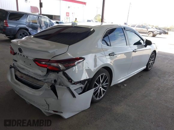 2022 Toyota Camry SE z VIN 4T1G11AK5NU019057, wystawiony jako IAAI lot #42009182 z przebiegiem 48 250 mil mil oraz . Historia ofert i sprzedaży dostępna na DreamBid. Obrazek 4.