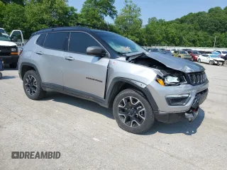 2019 Jeep Compass Trailhawk z VIN 3C4NJDDB2KT667874, wystawiony jako Copart lot #60784475 z przebiegiem 82 426 mil mil oraz Szkoda całkowita • Salvage title. Historia ofert i sprzedaży dostępna na DreamBid. Obrazek 4.