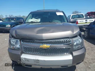 2013 Chevrolet Tahoe LT with VIN 1GNSKBE09DR325729, listed as a IAAI auction lot 41989587 with 186,361 mi miles and . Bid and sale history available at DreamBid. Image 12.