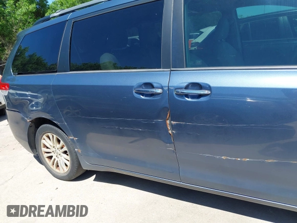 2014 Toyota Sienna XLE with VIN 5TDYK3DC5ES481399, listed as a IAAI auction lot 42085550 with 154,157 mi miles. Bid and sale history available at carsss.com. Image 6.