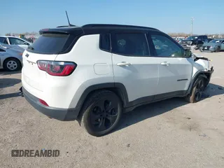 2019 Jeep Compass Altitude z VIN 3C4NJCBB2KT832402, wystawiony jako IAAI lot #41054965 z przebiegiem 84 804 mil mil oraz . Historia ofert i sprzedaży dostępna na DreamBid. Obrazek 4.