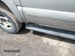 2004 Chevrolet Suburban Z71 z VIN 3GNFK16Z94G210623, wystawiony jako IAAI lot #42227673 z przebiegiem 183 831 mil mil oraz . Historia ofert i sprzedaży dostępna na DreamBid. Obrazek 12.