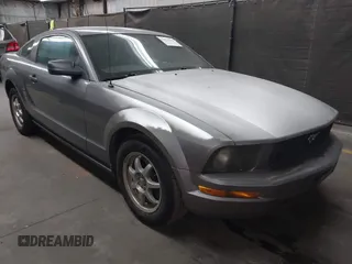 2006 Ford Mustang Standard with VIN 1ZVFT80N965118228, listed as a IAAI auction lot 42024536 with 184,724 mi miles. Bid and sale history available at carsss.com. Image 1.