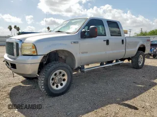 2006 Ford F-250 XL z VIN 1FTSW21P46EA13683, wystawiony jako Copart lot #61142045 z przebiegiem 164 699 mil mil oraz Szkoda całkowita • Salvage title. Historia ofert i sprzedaży dostępna na DreamBid. Obrazek 1.