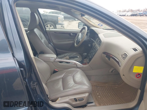 2005 Volvo XC70 with VIN YV1SZ592451199226, listed as a IAAI auction lot 41350609 with 163,331 mi miles and . Bid and sale history available at DreamBid. Image 5.