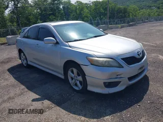 2011 Toyota Camry LE z VIN 4T1BF3EK4BU139526, wystawiony jako IAAI lot #42409818 z przebiegiem 219 449 mil mil oraz . Historia ofert i sprzedaży dostępna na DreamBid. Obrazek 1.