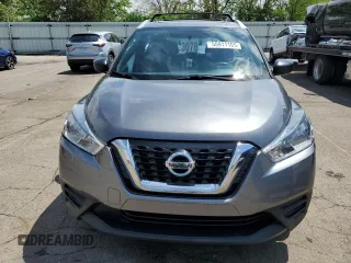 2019 Nissan Kicks S z VIN 3N1CP5CU3KL560088, wystawiony jako Copart lot #55911105 z przebiegiem 76 707 mil mil oraz Szkoda całkowita • Salvage title. Historia ofert i sprzedaży dostępna na DreamBid. Obrazek 5.