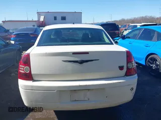 2008 Chrysler 300 LX with VIN 2C3KA43R58H155212, listed as a IAAI auction lot 41812362 with 195,184 mi miles. Bid and sale history available at carsss.com. Image 16.