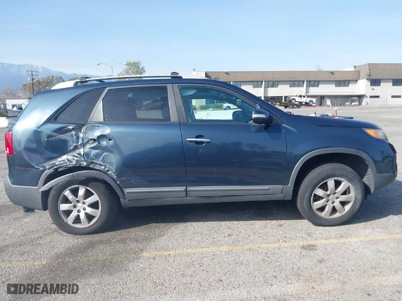 2011 Kia Sorento LX with VIN 5XYKT4A29BG135451, listed as a IAAI auction lot 41847012 with 200,328 mi miles. Bid and sale history available at carsss.com. Image 13.