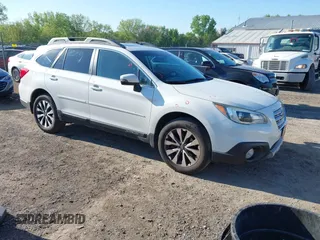 2015 Subaru Outback Limited z VIN 4S4BSBLC2F3207531, wystawiony jako IAAI lot #42200044 z przebiegiem 130 920 mil mil oraz . Historia ofert i sprzedaży dostępna na DreamBid. Obrazek 1.