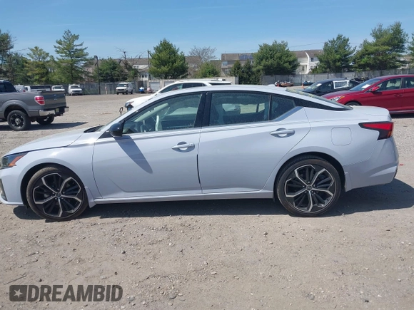 2024 Nissan Altima SR z VIN 1N4BL4CVXRN400409, wystawiony jako IAAI lot #42075648 z przebiegiem 9 108 mil mil oraz . Historia ofert i sprzedaży dostępna na DreamBid. Obrazek 15.