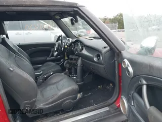 2007 MINI Convertible S с VIN WMWRH33527TL94583, выставлен на аукционе IAAI как лот 40403620 с пробегом 83 501 миль миль и . История ставок и продаж доступна на DreamBid. Изображение 5.