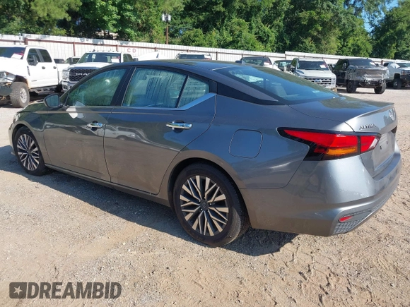 2024 Nissan Altima SV with VIN 1N4BL4DV4RN317704, listed as a IAAI auction lot 42573325 with Not provided miles and . Bid and sale history available at DreamBid. Image 3.