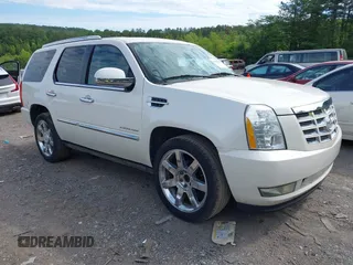2010 Cadillac Escalade Premium z VIN 1GYUCCEF5AR268699, wystawiony jako IAAI lot #42275871 z przebiegiem 157 418 mil mil oraz . Historia ofert i sprzedaży dostępna na DreamBid. Obrazek 1.