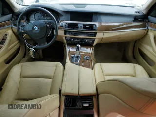 2012 BMW 5 Series 528i z VIN WBAXG5C53CDW85359, wystawiony jako Copart lot #59535145 z przebiegiem 172 104 mil mil oraz Czysty tytuł • Clean title. Historia ofert i sprzedaży dostępna na DreamBid. Obrazek 8.