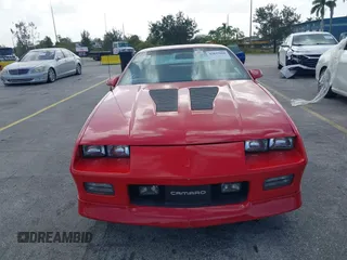 1986 Chevrolet Camaro Z28 Sport z VIN 1G1FP87F3GL117622, wystawiony jako IAAI lot #42837661 z przebiegiem 71 765 mil mil oraz . Historia ofert i sprzedaży dostępna na DreamBid. Obrazek 12.
