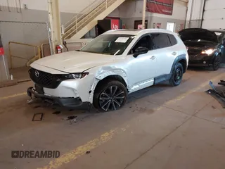 2023 Mazda CX-50 S Premium Plus z VIN 7MMVABEM5PN137829, wystawiony jako IAAI lot #42100783 z przebiegiem 22 209 mil mil oraz . Historia ofert i sprzedaży dostępna na DreamBid. Obrazek 2.