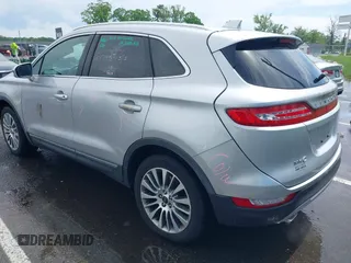 2017 Lincoln MKC Reserve z VIN 5LMCJ3D97HUL53966, wystawiony jako IAAI lot #42248077 z przebiegiem 55 245 mil mil oraz . Historia ofert i sprzedaży dostępna na DreamBid. Obrazek 3.