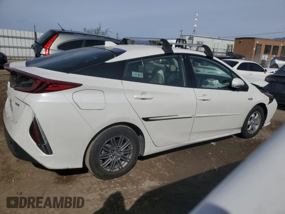 2020 Toyota Prius LE with VIN JTDKARFP3L3153702, listed as a Copart auction lot 44709075 with 124,125 mi miles and Salvage Title. Bid and sale history available at DreamBid. Image 3.