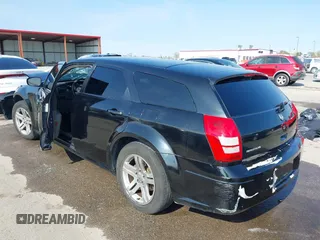 2005 Dodge Magnum SE z VIN 2D8FV48T05H516283, wystawiony jako IAAI lot #40663902 z przebiegiem 177 973 mil mil oraz . Historia ofert i sprzedaży dostępna na DreamBid. Obrazek 3.