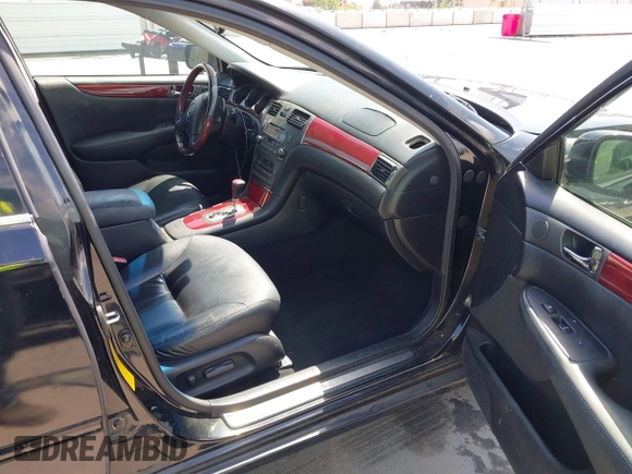 2002 Lexus ES 300 with VIN JTHBF30G720015358, listed as a IAAI auction lot 42127438 with 188,969 mi miles. Bid and sale history available at carsss.com. Image 5.