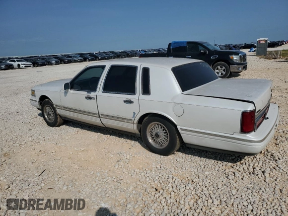 1997 Lincoln Town Car Signature z VIN 1LNLM82W9VY681894, wystawiony jako Copart lot #71467034 z przebiegiem 129 142 mil mil oraz Szkody całkowita. Historia ofert i sprzedaży dostępna na DreamBid. Obrazek 2.