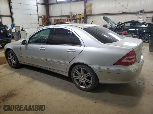 2007 Mercedes-Benz C 280 Luxury with VIN WDBRF54H57F932753, listed as a Copart auction lot 57298235 with 175,759 mi miles and Clean title. Bid and sale history available at DreamBid. Image 2.