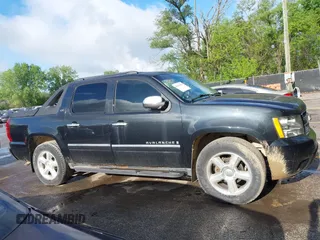 2010 Chevrolet Avalanche LTZ with VIN 3GNVKGE07AG147633, listed as a IAAI auction lot 42154619 with 171,420 mi miles. Bid and sale history available at carsss.com. Image 14.