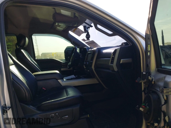2017 Ford F-250 Lariat z VIN 1FT7W2BT1HEC10492, wystawiony jako IAAI lot #40050454 z przebiegiem 135 877 mil mil oraz . Historia ofert i sprzedaży dostępna na DreamBid. Obrazek 5.
