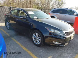 2013 Kia Optima EX z VIN 5XXGN4A77DG097074, wystawiony jako IAAI lot #41874312 z przebiegiem 81 591 mil mil oraz . Historia ofert i sprzedaży dostępna na DreamBid. Obrazek 1.