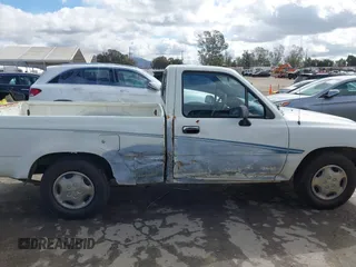 1992 Toyota Pickup DLX z VIN 4TARN81PXNZ004395, wystawiony jako IAAI lot #41729264 z przebiegiem 137 289 mil mil oraz . Historia ofert i sprzedaży dostępna na DreamBid. Obrazek 13.