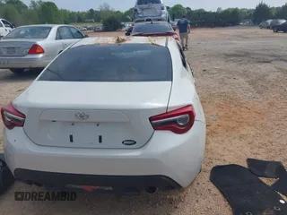 2017 Toyota 86 z VIN JF1ZNAA11H8703549, wystawiony jako IAAI lot #42007728 z przebiegiem 85 327 mil mil oraz . Historia ofert i sprzedaży dostępna na DreamBid. Obrazek 17.