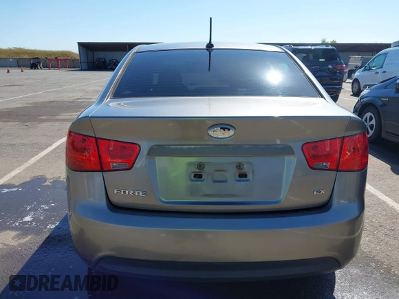 2010 Kia Forte EX z VIN KNAFU4A21A5118825, wystawiony jako IAAI lot #42138046 z przebiegiem 250 125 mil mil oraz . Historia ofert i sprzedaży dostępna na DreamBid. Obrazek 16.