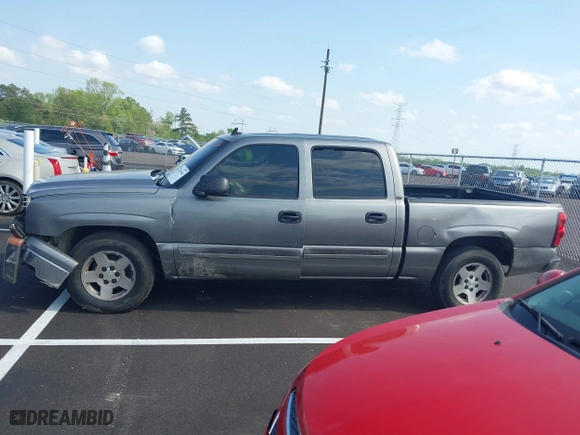2006 Chevrolet Silverado 1500 LT2 with VIN 2GCEC13Z661346287, listed as a IAAI auction lot 42013454 with 318,918 mi miles. Bid and sale history available at carsss.com. Image 14.