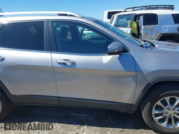 2019 Jeep Cherokee Latitude with VIN 1C4PJMCB0KD105214, listed as a IAAI auction lot 41720808 with 50,080 mi miles. Bid and sale history available at carsss.com. Image 13.