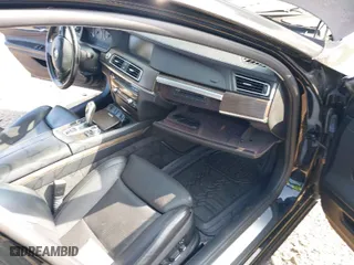 2009 BMW 7 Series 750i with VIN WBAKA83569CY33628, listed as a IAAI auction lot 40363425 with 999,999 mi miles. Bid and sale history available at carsss.com. Image 5.