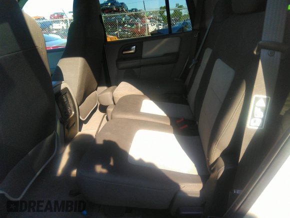 2004 Ford Expedition XLT with VIN 1FMFU16W84LA75058, listed as a IAAI auction lot 37695712 with 111,197 mi miles and . Bid and sale history available at DreamBid. Image 8.