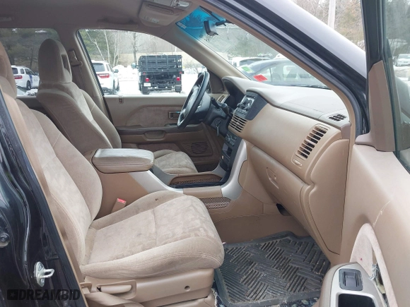 2004 Honda Pilot EX with VIN 2HKYF18414H595383, listed as a IAAI auction lot 41658945 with 131,622 mi miles. Bid and sale history available at carsss.com. Image 5.