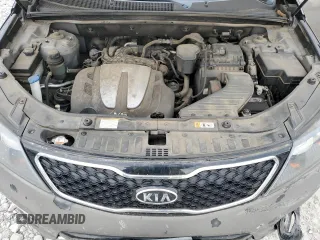 2013 Kia Sorento SX z VIN 5XYKW4A26DG351610, wystawiony jako Copart lot #56196225 z przebiegiem 155 382 mil mil oraz Szkoda całkowita • Salvage title. Historia ofert i sprzedaży dostępna na DreamBid. Obrazek 12.