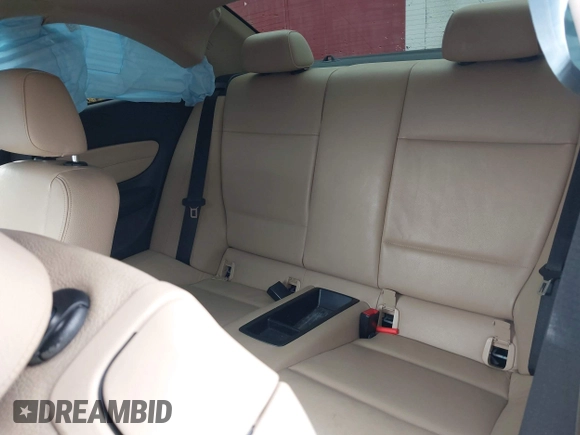 2010 BMW 1 Series 135i z VIN WBAUC7C5XAVK96378, wystawiony jako IAAI lot #42249530 z przebiegiem Nie podano mil oraz . Historia ofert i sprzedaży dostępna na DreamBid. Obrazek 8.