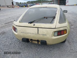 1982 Porsche 928 z VIN WP0JA0921CS820795, wystawiony jako IAAI lot #41741787 z przebiegiem 121 568 mil mil oraz . Historia ofert i sprzedaży dostępna na DreamBid. Obrazek 16.
