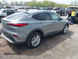 2025 Buick Envista Preferred с VIN KL47LAEP0SB105348, выставлен на аукционе IAAI как лот 42169601 с пробегом 7 075 миль миль и . История ставок и продаж доступна на DreamBid. Изображение 4.