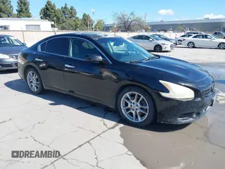 2012 Nissan Maxima SV z VIN 1N4AA5AP9CC837168, wystawiony jako IAAI lot #41949710 z przebiegiem 241 234 mil mil oraz . Historia ofert i sprzedaży dostępna na DreamBid. Obrazek 1.