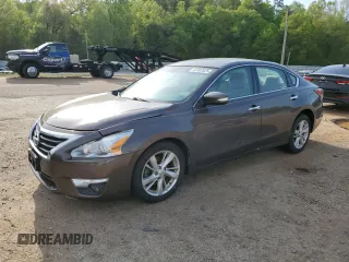 2015 Nissan Altima SV with VIN 1N4AL3AP4FC484843, listed as a Copart auction lot 52483925 with 83,713 mi miles and Salvage Title. Bid and sale history available at carsss.com. Image 1.